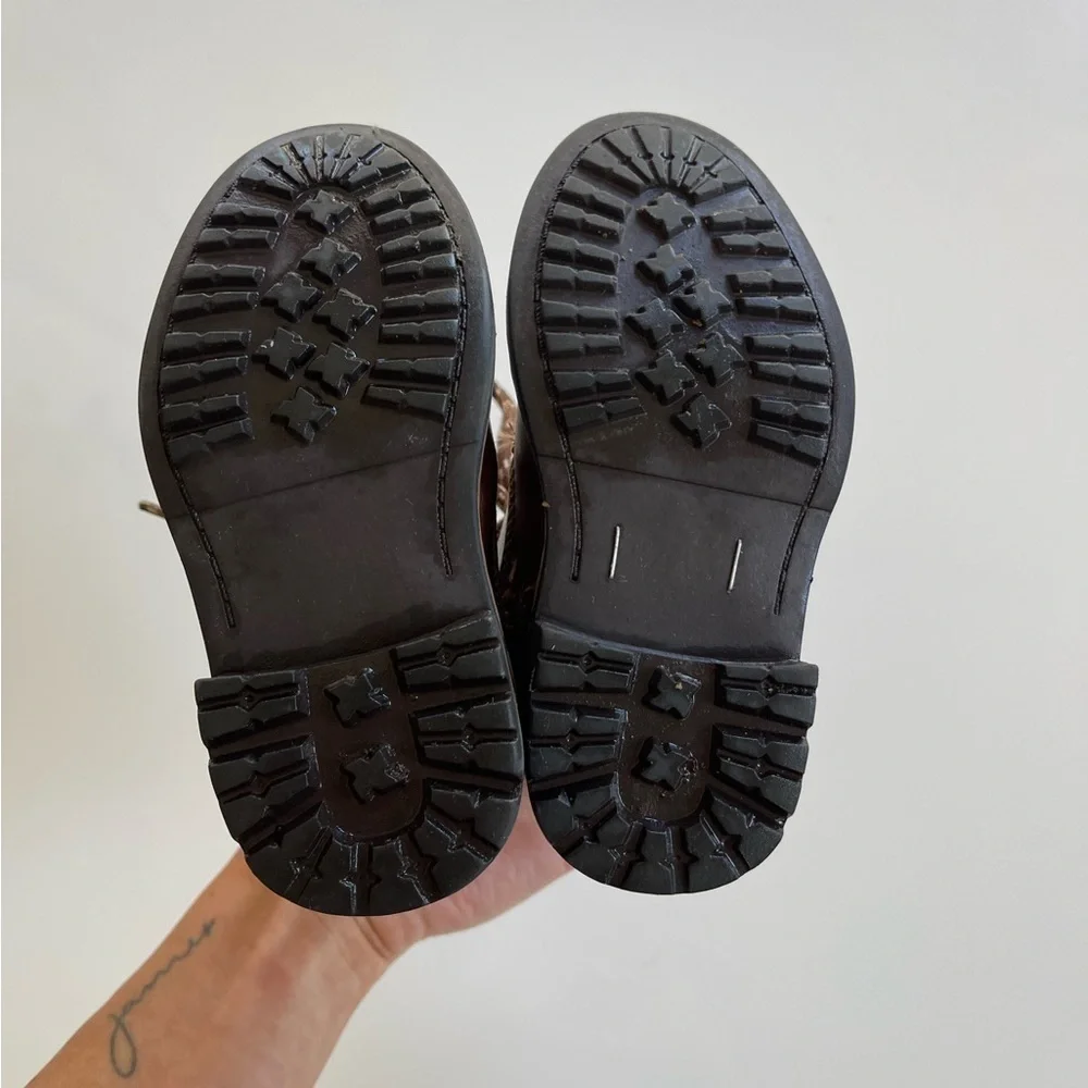 Steve Madden very gently
